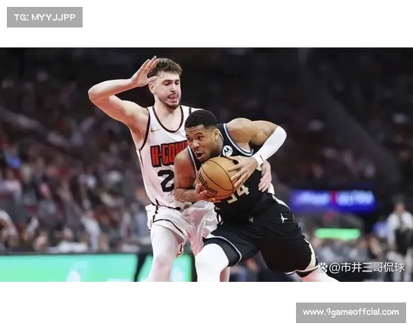 申京与亚当斯或卡佩拉搭档内线效果突出,占据大量出场时间 申京与亚当斯或卡佩拉搭档内线效果突出,占据大量出场时间